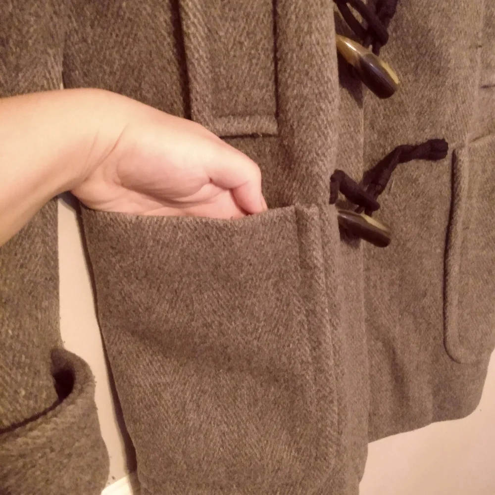 Thick gray wool winter pea coat from Banana Republic - Picture 6 of 10